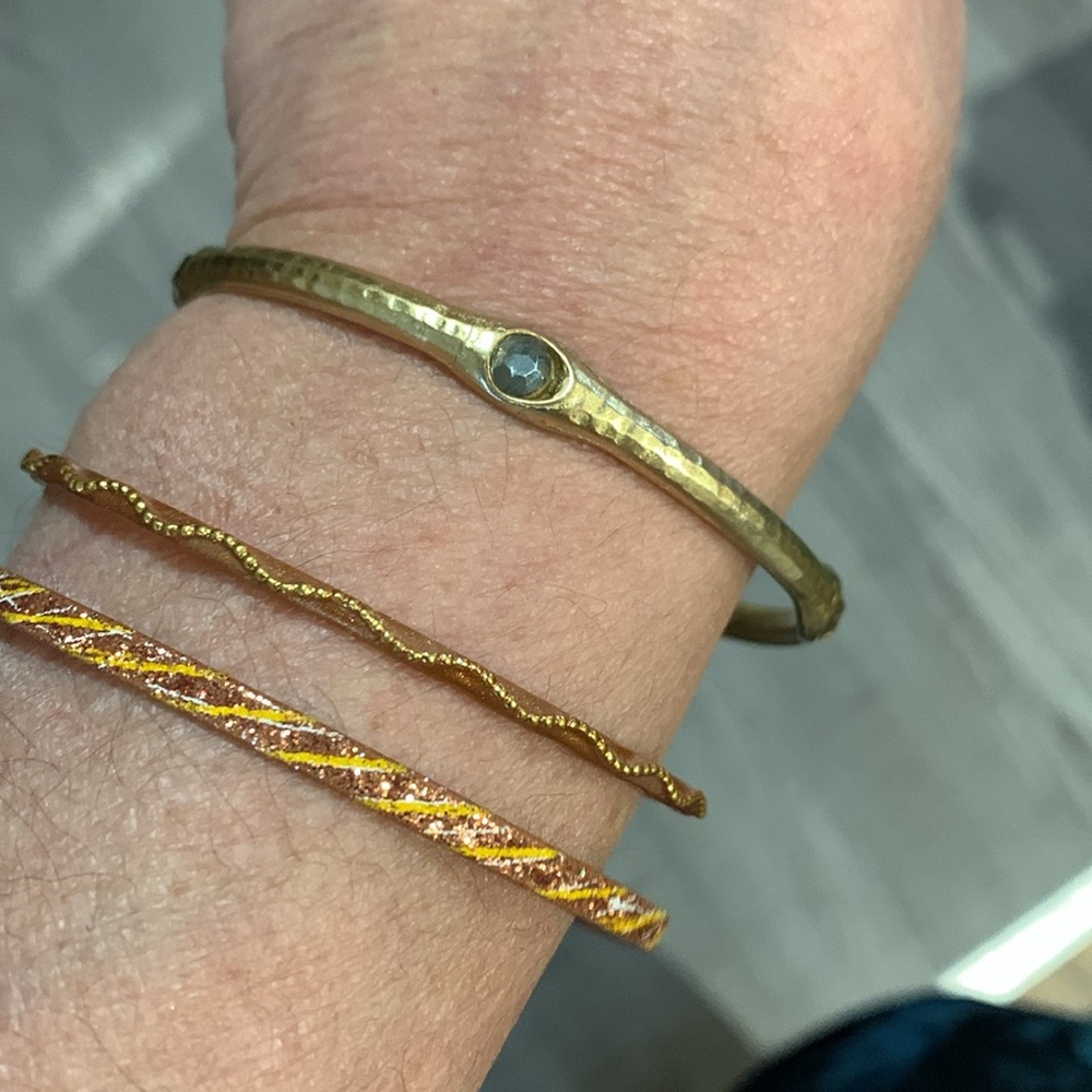 Three bracelets - Picture 2 of 7